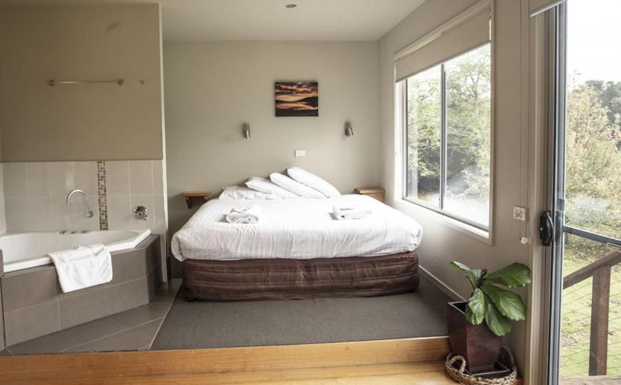 Little Norfolk Bay Events And Chalets Taranna Bagian luar foto